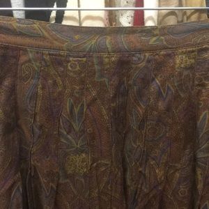 Gap brown plates skirt great condition paisley